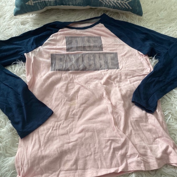 ✨6 Girls Shirts ✨ - Picture 7 of 8